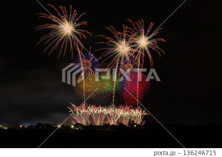 秋の打ち上げ花火　利根川大花火大会 136246715
