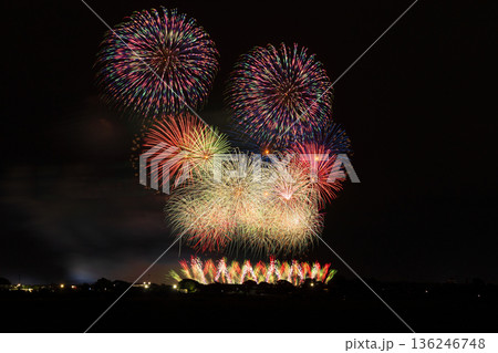 秋の打ち上げ花火　利根川大花火大会 136246748