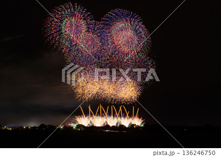 秋の打ち上げ花火 利根川大花火大会 秋の打ち上げ花火 利根川大花火大会 136246750