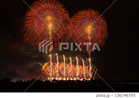 秋の打ち上げ花火　利根川大花火大会 136246795