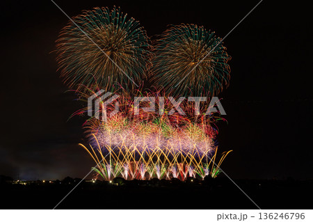 秋の打ち上げ花火　利根川大花火大会 136246796
