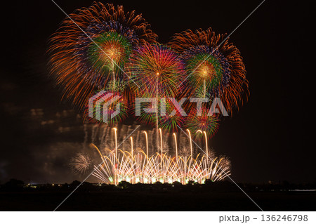 秋の打ち上げ花火　利根川大花火大会 136246798