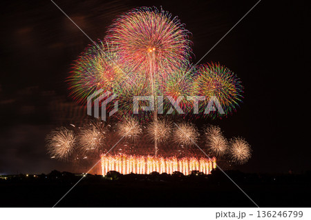 秋の打ち上げ花火　利根川大花火大会 136246799