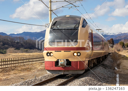 JR吾妻線 市城駅を通過する臨時特急草津・四万 E653系 JR吾妻線 市城駅を通過する臨時特急草津・四万 E653系 136247163