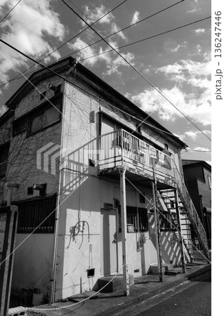 古いアパート 古いアパート 136247446