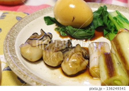 焼いた海のミルクと呼ばれるほど栄養価が高い牡蠣 136249341