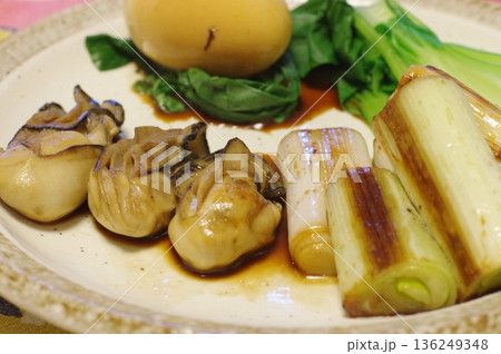 焼いた海のミルクと呼ばれるほど栄養価が高い牡蠣 136249348