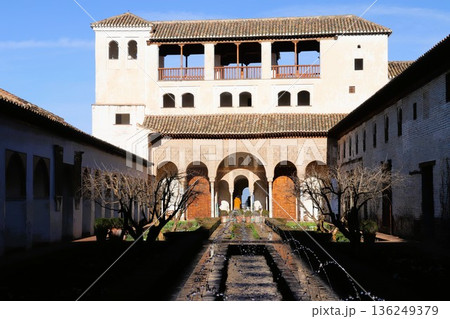 ヘネラリフェ庭園　アルハンブラ宮殿　世界遺産　スペイン　ヨーロッパ 136249379