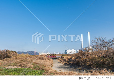淀川右岸河川敷風景 大阪府高槻市 淀川右岸河川敷風景 大阪府高槻市 136250661