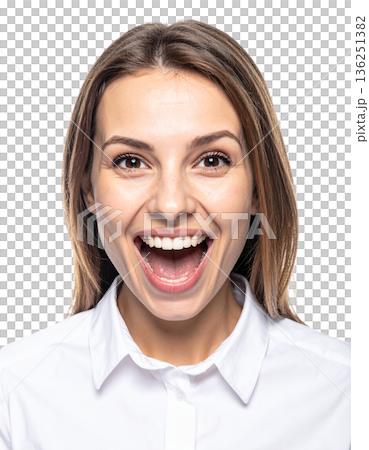 ヨーロッパ 女性 ウーマン 単独 オフィスワーカー ポートレート 白背景 顔焦点 鮮明 136251382