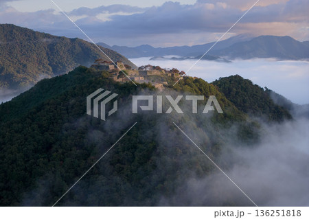 竹田城を望む　（空撮） 136251818