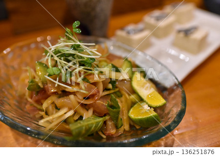 海の幸もりもりサラダ 海の幸もりもりサラダ 136251876