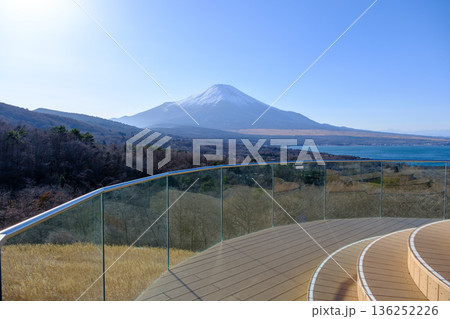 新しくなった山中湖のパノラマ台(冬景) 新しくなった山中湖のパノラマ台(冬景) 136252226