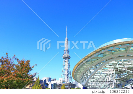 愛知県名古屋市、名古屋テレビ塔とオアシス21の風景 愛知県名古屋市、名古屋テレビ塔とオアシス21の風景 136252233