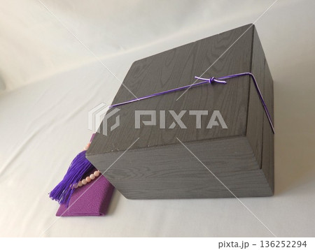 法要　仕出し料理と数珠 136252294