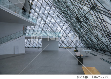 ガラスピラミッド ガラスピラミッド 136252779