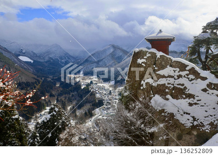 冬の山寺・五大堂（山形県・山形市） 136252809