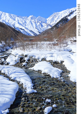 北アルプス後立山連峰　冬の不帰ノ嶮 136252848