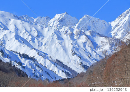 北アルプス後立山連峰　冬の不帰ノ嶮 136252948