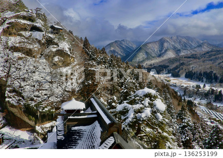 冬の山寺・五大堂からの眺望（山形県・山形市） 136253199
