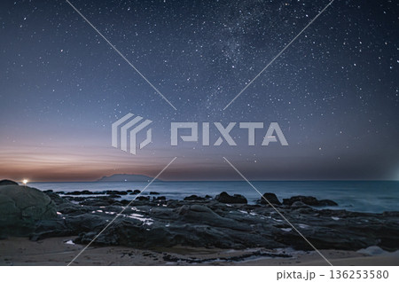 永田いなか浜の天の川　洋上アルプス屋久島(冬 136253580