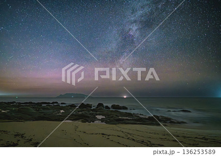 永田いなか浜の天の川　洋上アルプス屋久島(冬 136253589
