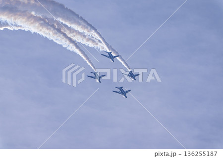 航空自衛隊松島基地のブルーインパルス　宮城県東松島市 136255187