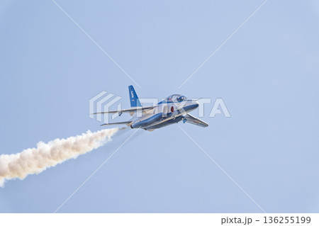 航空自衛隊松島基地のブルーインパルス　宮城県東松島市 136255199