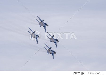 航空自衛隊松島基地のブルーインパルス　宮城県東松島市 136255200