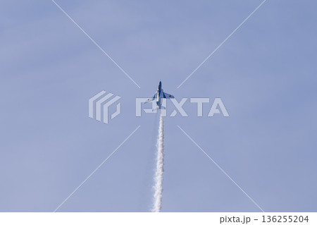 航空自衛隊松島基地のブルーインパルス　宮城県東松島市 136255204