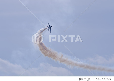 航空自衛隊松島基地のブルーインパルス　宮城県東松島市 136255205