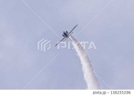 航空自衛隊松島基地のブルーインパルス　宮城県東松島市 136255296