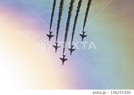航空自衛隊松島基地のブルーインパルス　宮城県東松島市 136255300