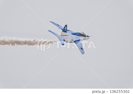 航空自衛隊松島基地のブルーインパルス　宮城県東松島市 136255302