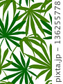 トロピカルな植物のシルエットのシームレスパターン　ディープグリーン  136255778