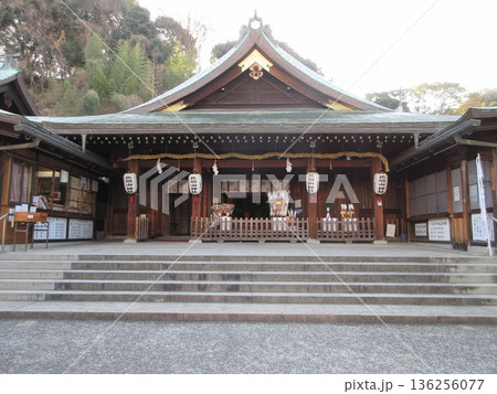 広島県広島市!比治山神社の拝殿 広島県広島市!比治山神社の拝殿 136256077