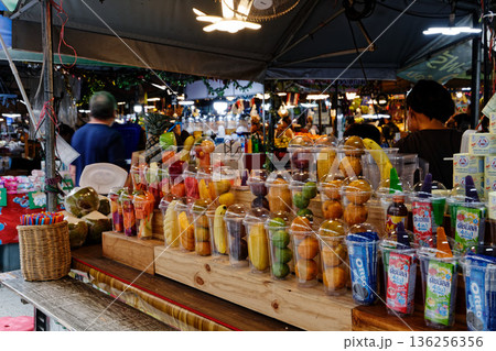 タイ　パタヤ　ソイブッカオ市場 136256356
