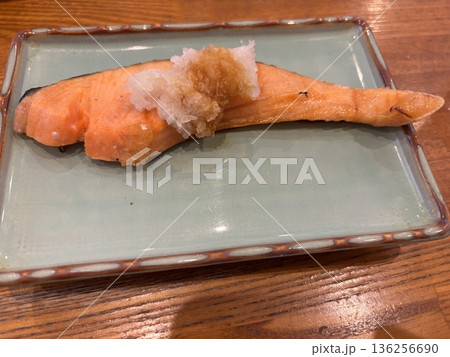 おいしい焼きサーモン 136256690