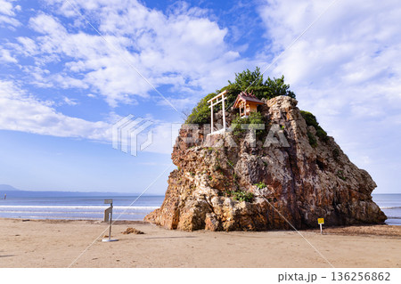 稲佐の浜　弁天島 136256862