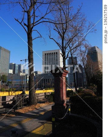 日比谷公園の入り口門柱 日比谷公園の入り口門柱 136257589