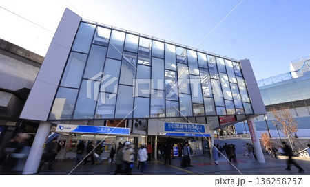 京王井の頭線、小田急線の下北沢駅 京王井の頭線、小田急線の下北沢駅 136258757