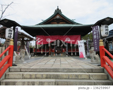 山口県岩国市！白崎八幡宮の拝殿 136259907