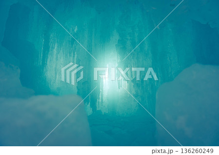 氷の洞窟 氷の洞窟 136260249