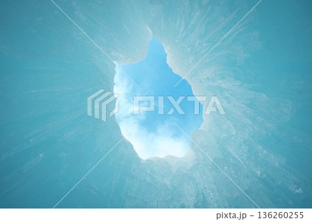 氷から見た空 136260255