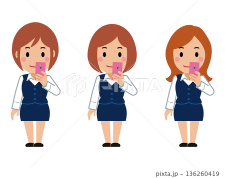 スマホを見るネイビー事務服の若い女性 136260419