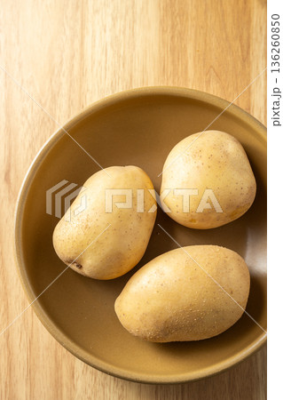 potatoes 136260850