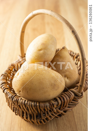 potatoes 136260861