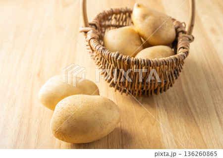 potatoes potatoes 136260865