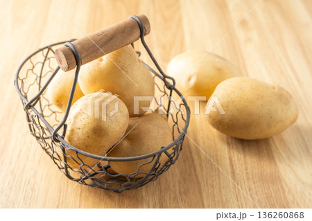 potatoes potatoes 136260868