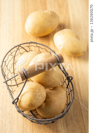 potatoes 136260870